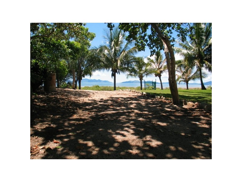 6 Baxter Avenue, Brisk Bay QLD 4805