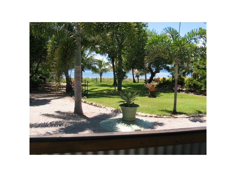 6 Baxter Avenue, Brisk Bay QLD 4805