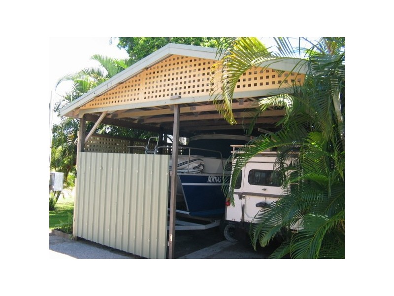 6 Baxter Avenue, Brisk Bay QLD 4805