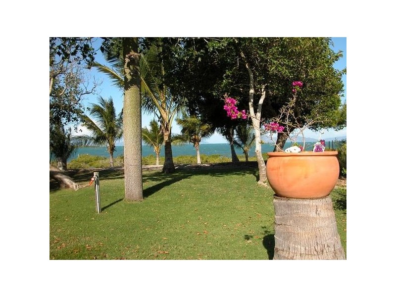 6 Baxter Avenue, Brisk Bay QLD 4805