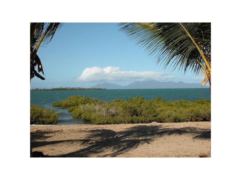 6 Baxter Avenue, Brisk Bay QLD 4805