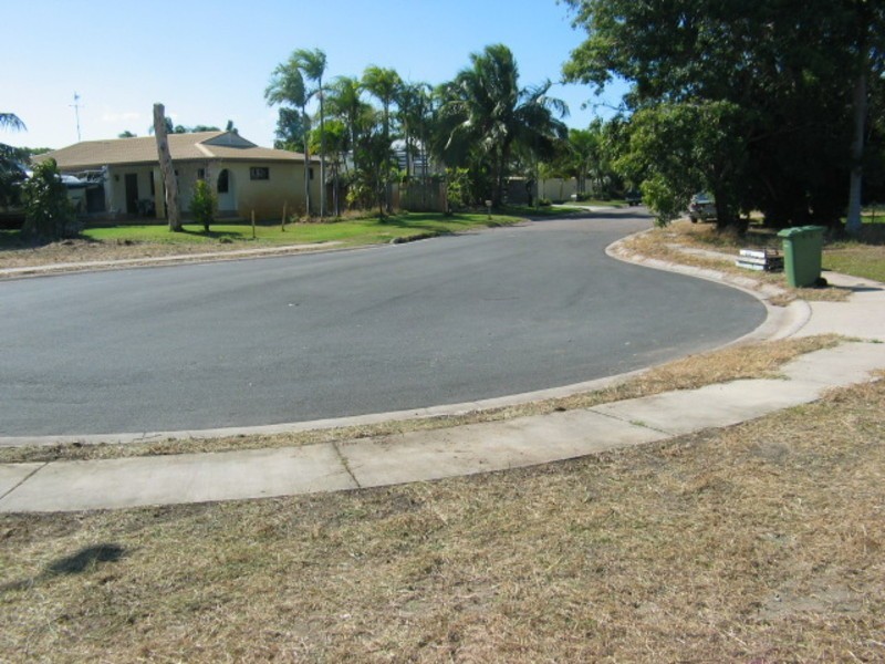 17 Oak Crescent, Bowen QLD 4805