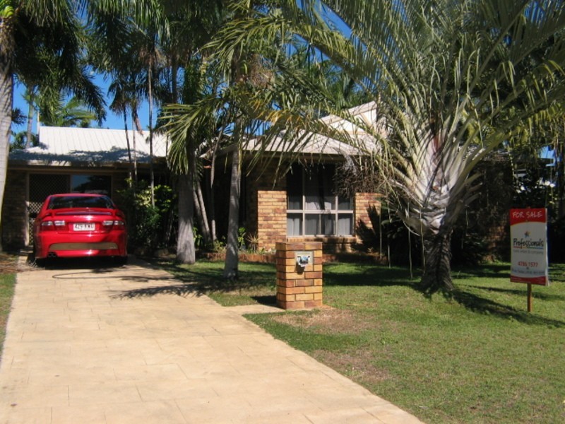 39 Coral Street, Bowen QLD 4805