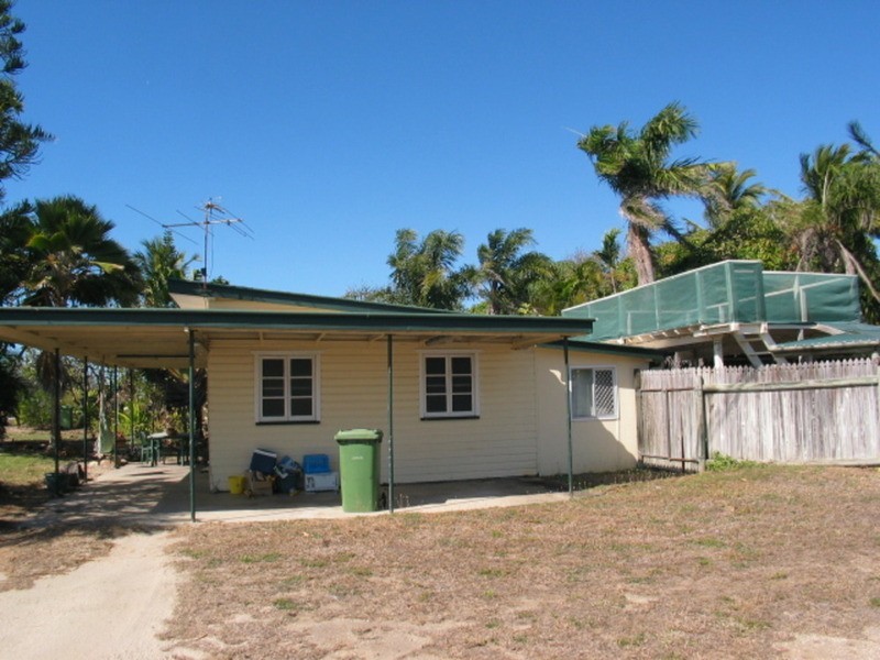 127 The Esplanade, Bowen QLD 4805