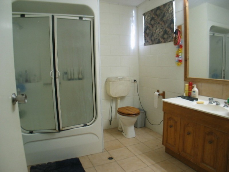 127 The Esplanade, Bowen QLD 4805