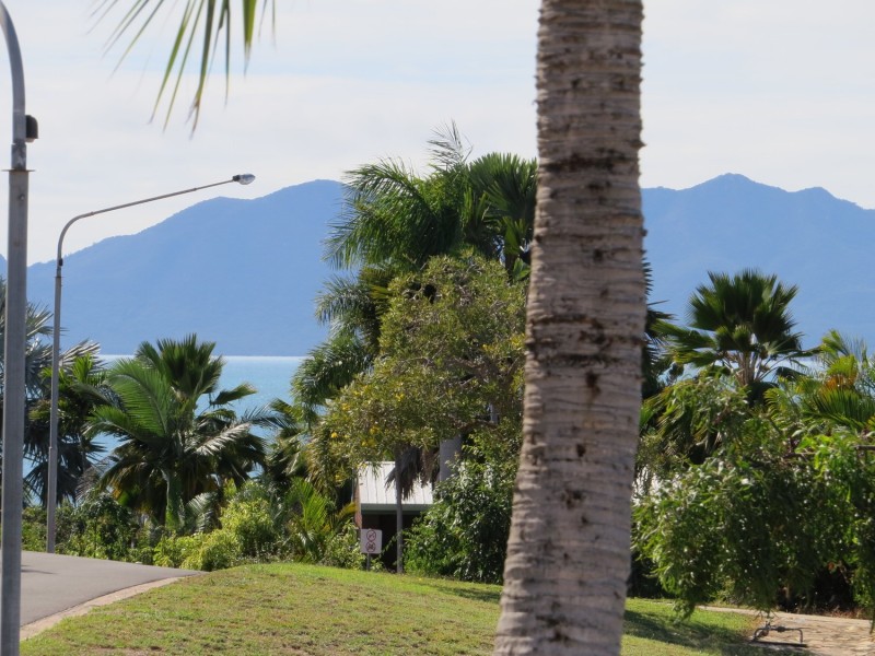 2/10 Poinciana Drive, Bowen QLD 4805