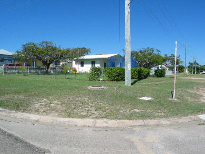27 Hay Street, Bowen QLD 4805