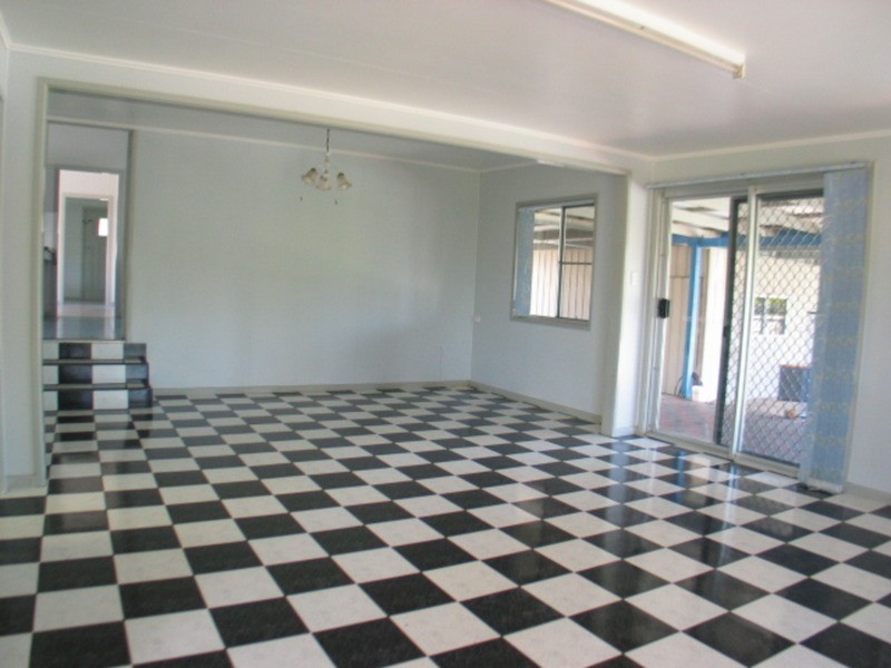 54 Skene Street, Bowen QLD 4805