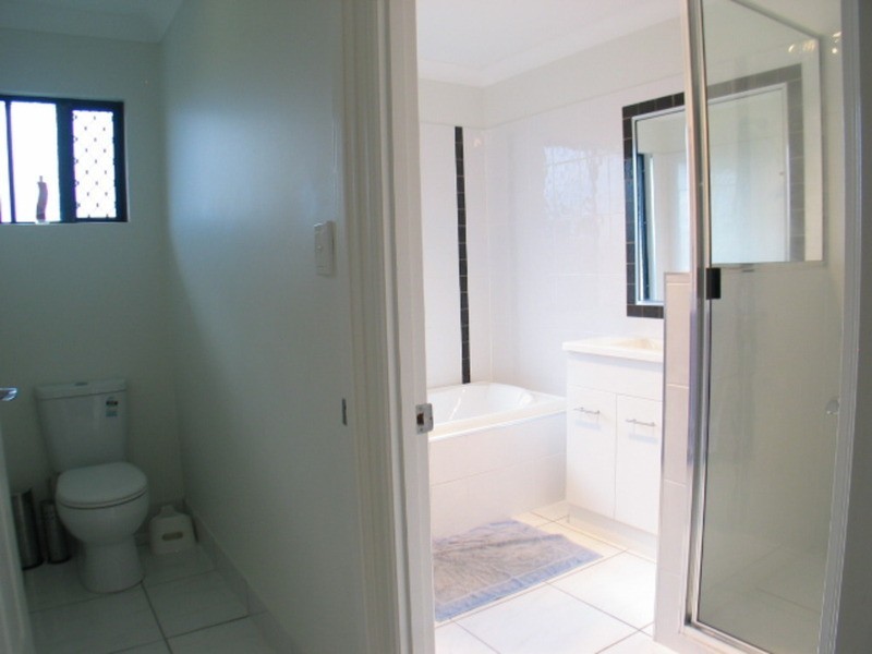 8  Lemon Grove, Bowen QLD 4805