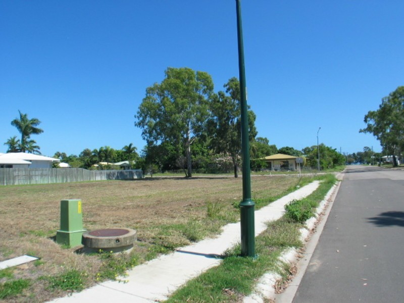 1 Oak Crescent, Bowen QLD 4805