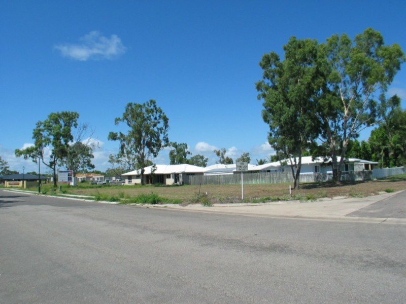 1 Oak Crescent, Bowen QLD 4805