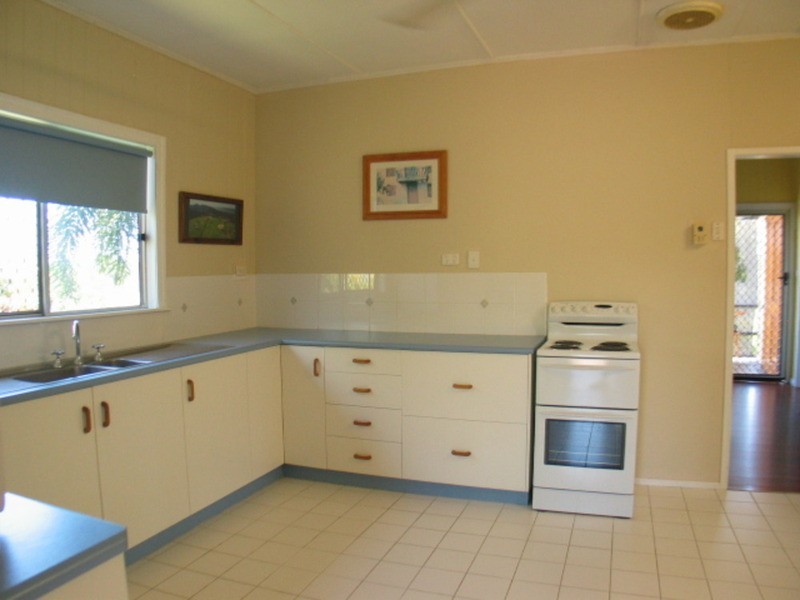 9 Darwen Street, Bowen QLD 4805