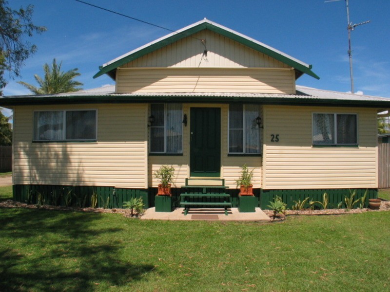 25 Leichhardt Street, Bowen QLD 4805