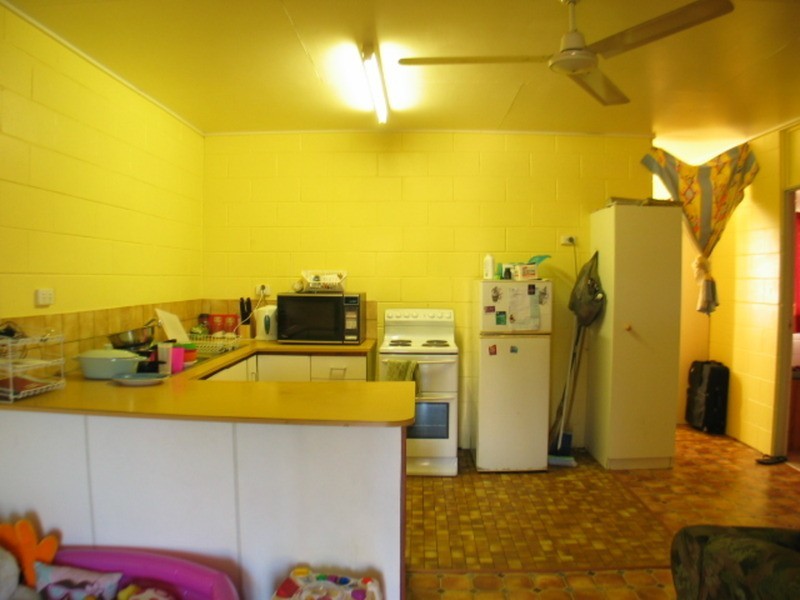 2/27 Hay Street, Bowen QLD 4805