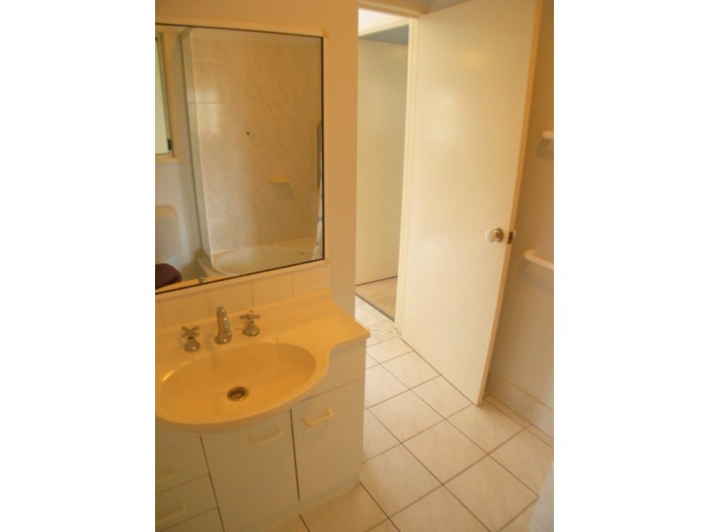 2/28 Sinclair Street, Bowen QLD 4805