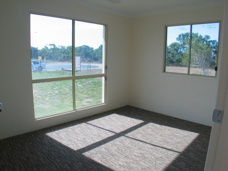 14 Silk Road, Bowen QLD 4805