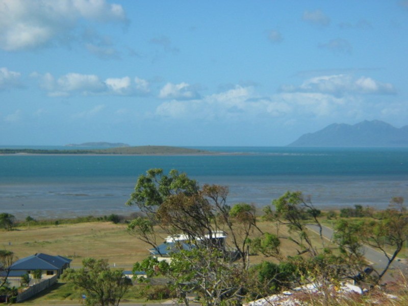25 Harbour View Terrace, Bowen QLD 4805