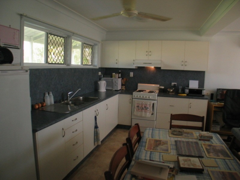 Flat 2/17 Leichhardt Street, Bowen QLD 4805