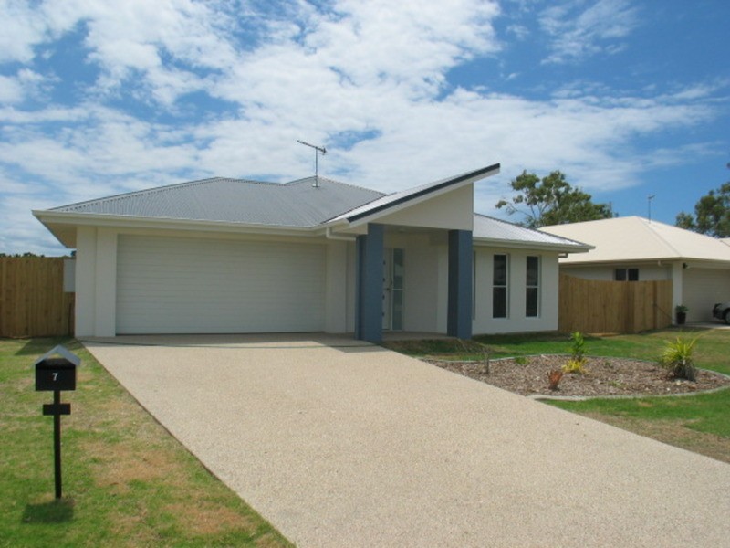 7 Cowrie Street, Bowen QLD 4805