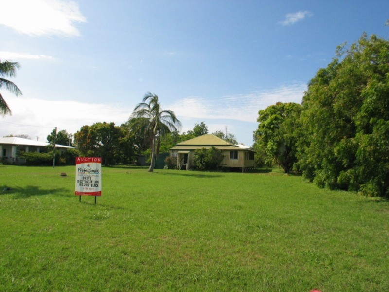 12 Dalrymple Street, Bowen QLD 4805