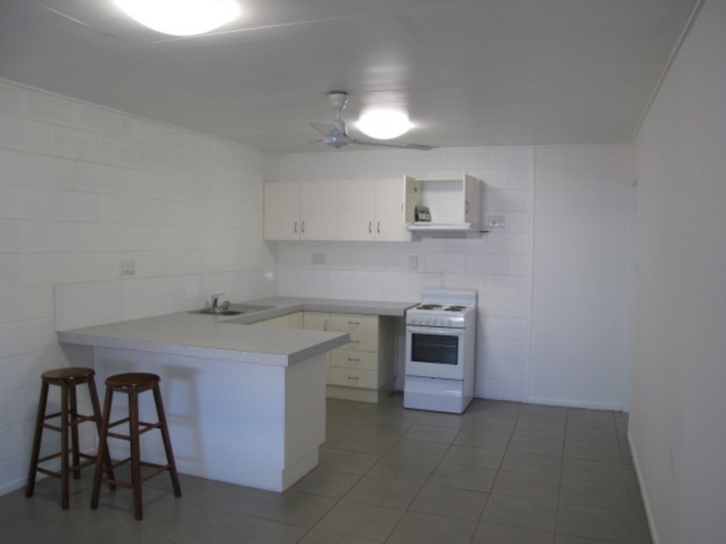 2/10 Field Street, Bowen QLD 4805