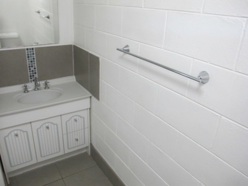 2/10 Field Street, Bowen QLD 4805