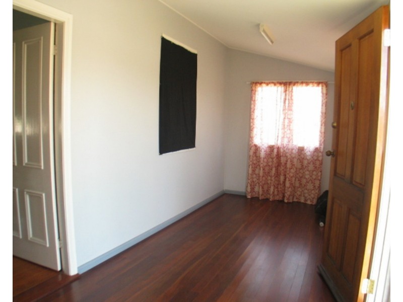 90 Powell Street, Bowen QLD 4805