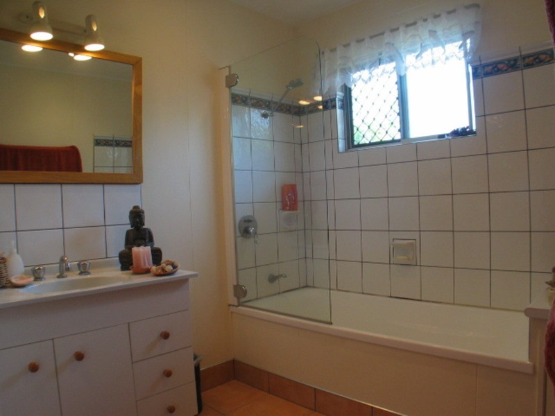 22 Rosshall Street, Bowen QLD 4805