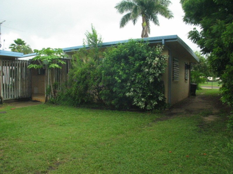22 Rosshall Street, Bowen QLD 4805