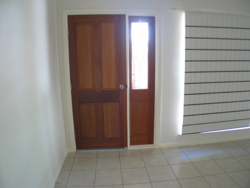 2/13 Queens  Road, Bowen QLD 4805