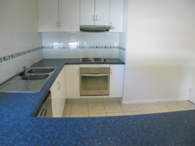 2/13 Queens  Road, Bowen QLD 4805