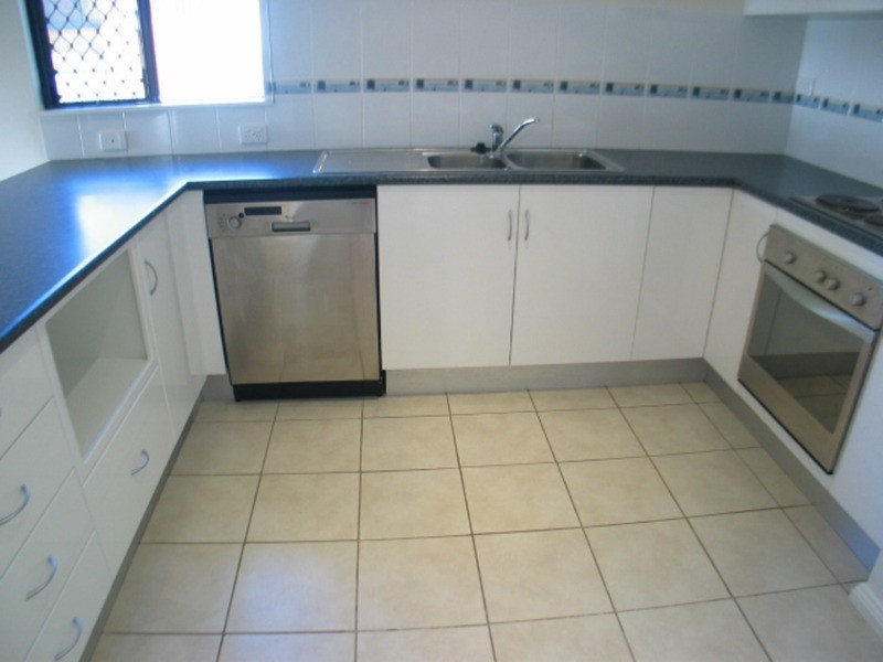 2/13 Queens  Road, Bowen QLD 4805