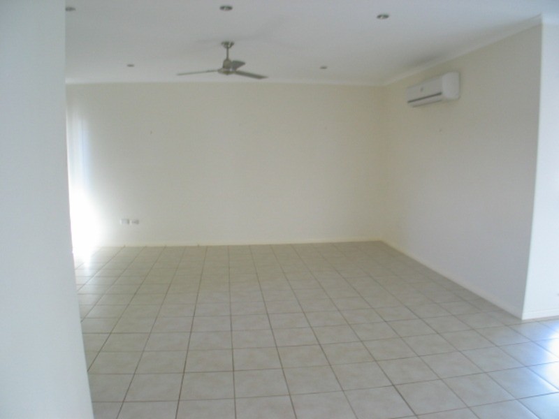 2/13 Queens  Road, Bowen QLD 4805