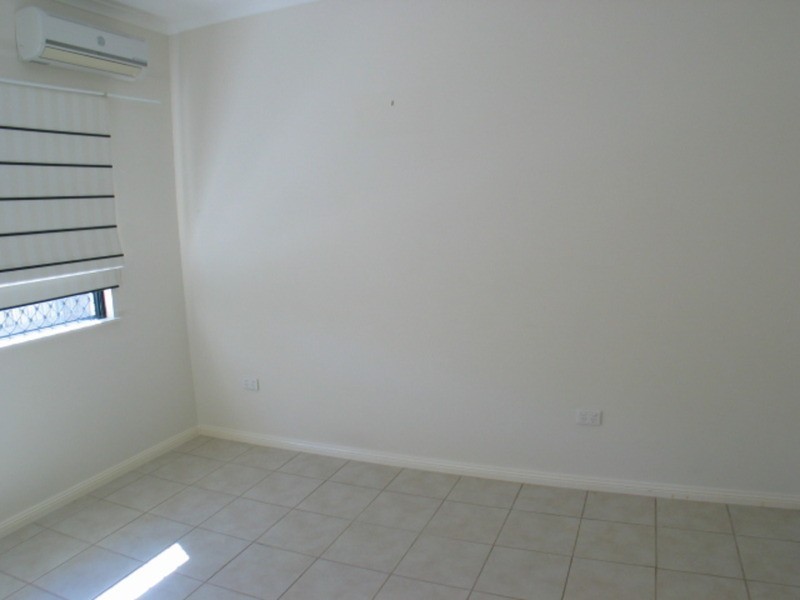 2/13 Queens  Road, Bowen QLD 4805