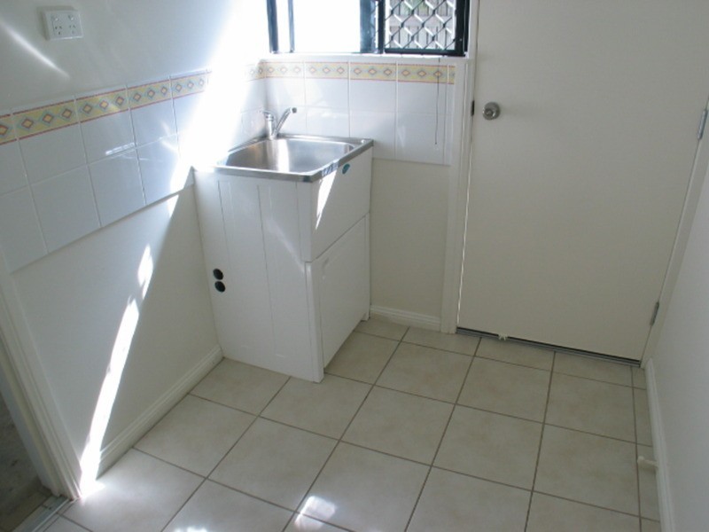 2/13 Queens  Road, Bowen QLD 4805