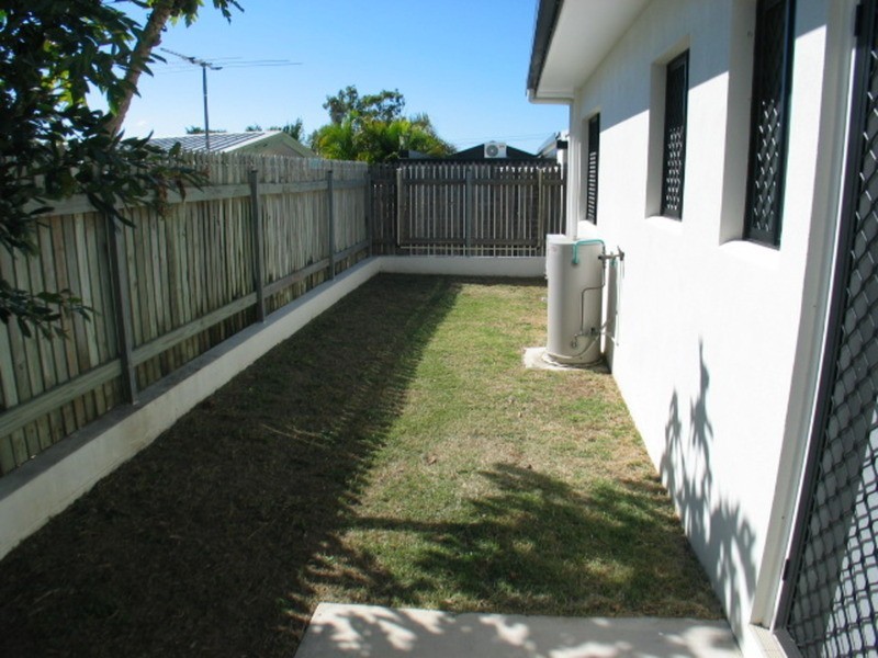 2/13 Queens  Road, Bowen QLD 4805