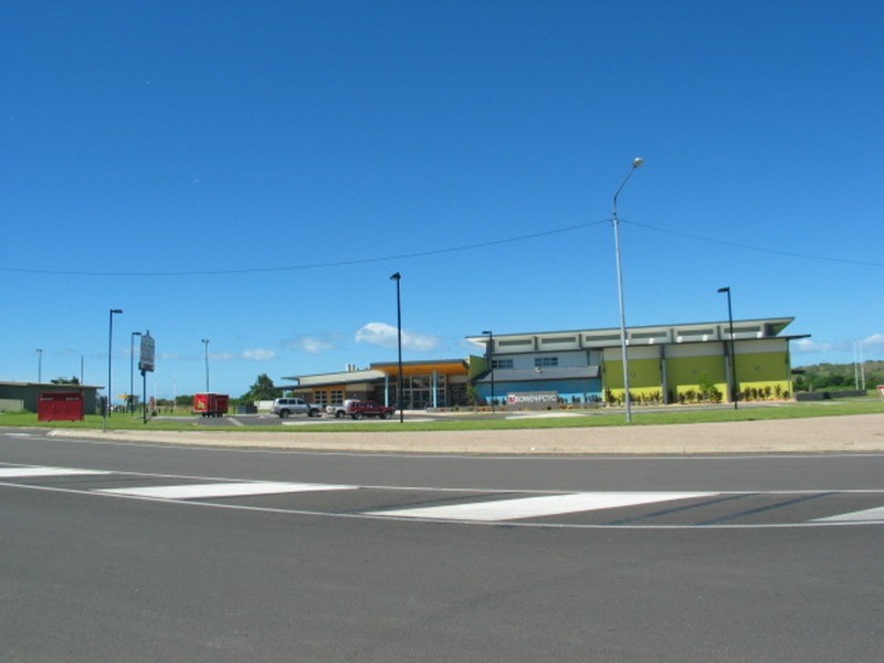 2/13 Queens  Road, Bowen QLD 4805
