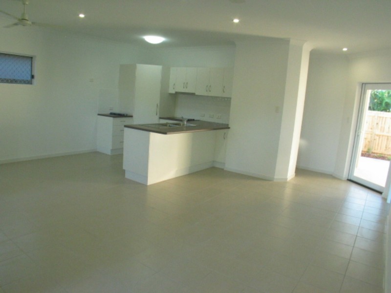 2/22 Tracey Street, Bowen QLD 4805