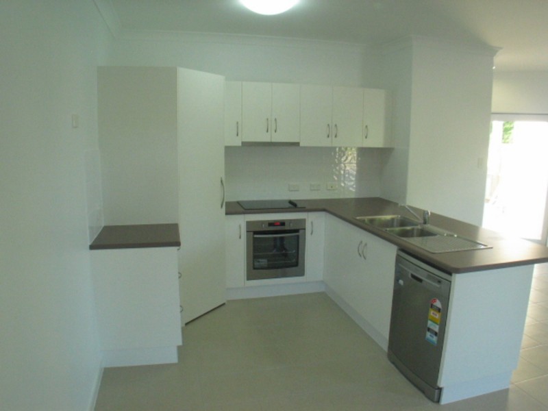 2/22 Tracey Street, Bowen QLD 4805