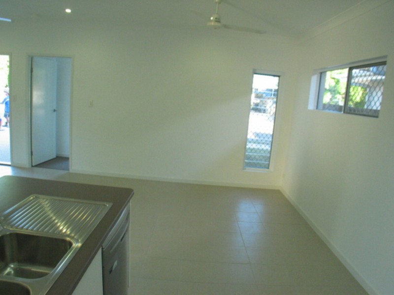 2/22 Tracey Street, Bowen QLD 4805