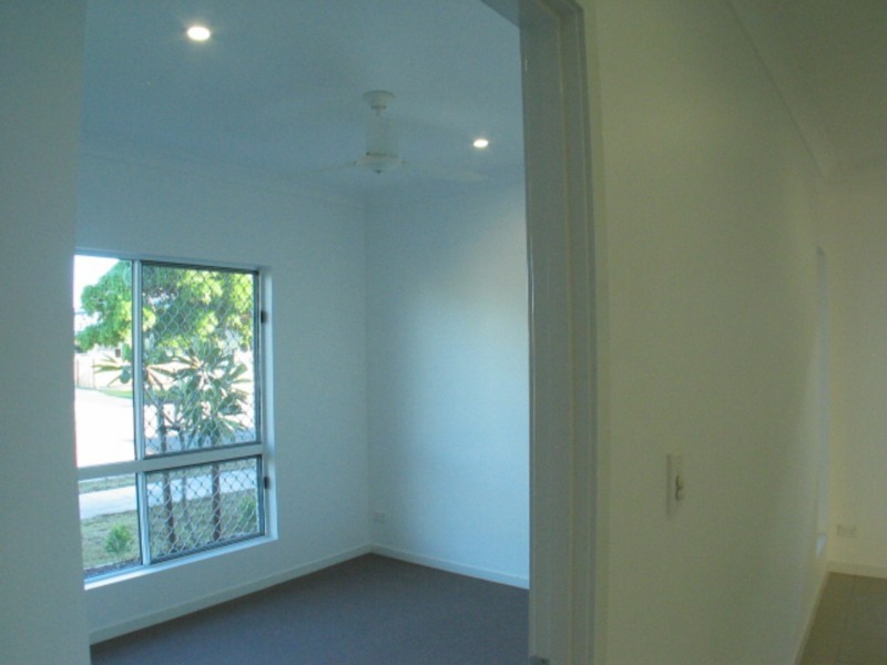 2/22 Tracey Street, Bowen QLD 4805