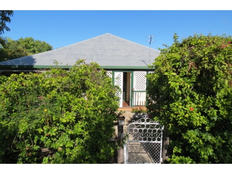 39 Livingstone Street, Bowen QLD 4805