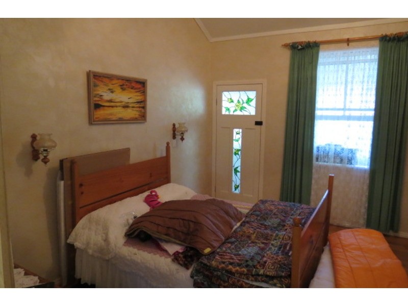 39 Livingstone Street, Bowen QLD 4805