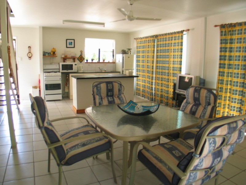 6 Baxter Avenue, Brisk Bay QLD 4805