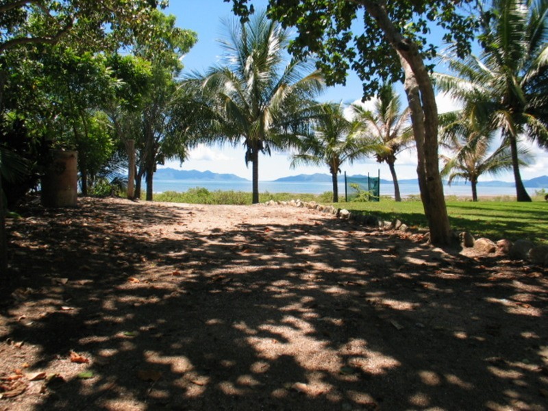 6 Baxter Avenue, Brisk Bay QLD 4805