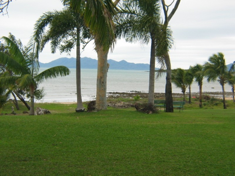 52 Whyte Avenue, Bowen QLD 4805