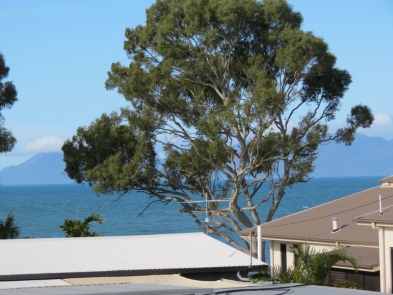 65 Whyte Avenue, Bowen QLD 4805