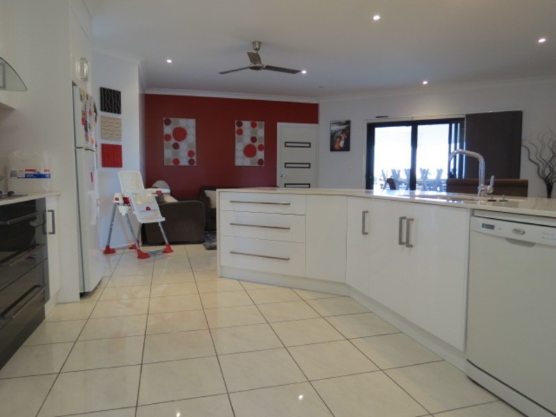18 Reynolds Street, Bowen QLD 4805