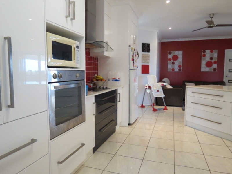 18 Reynolds Street, Bowen QLD 4805