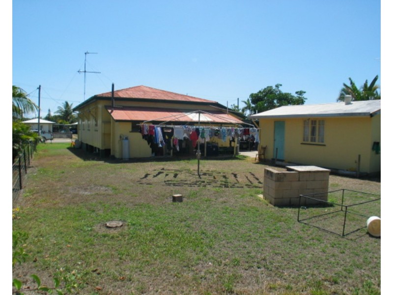 33 Gloucester Street, Bowen QLD 4805